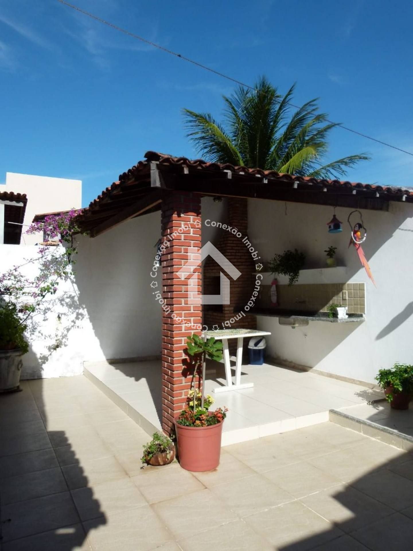 Casa pra vender com 2 quartos sendo 1 suíte no Bairro Aruana