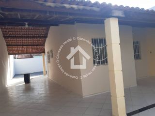 Casa à venda na Aruana | 2 Quartos e Garagem para 4 Carros