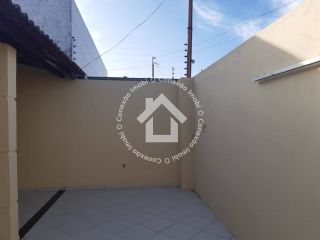 Casa à venda na Aruana | 2 Quartos e Garagem para 4 Carros