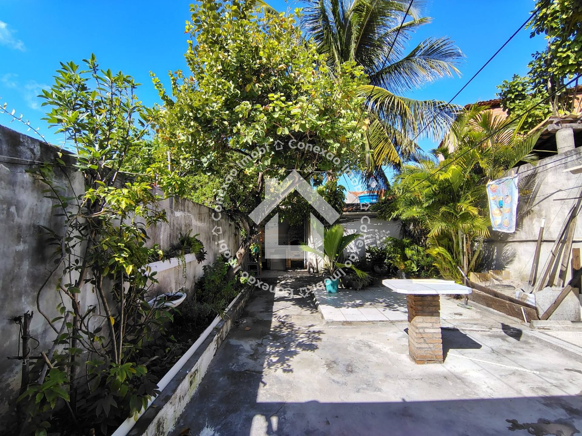 VENDE-SE casa com quintal no Bugio