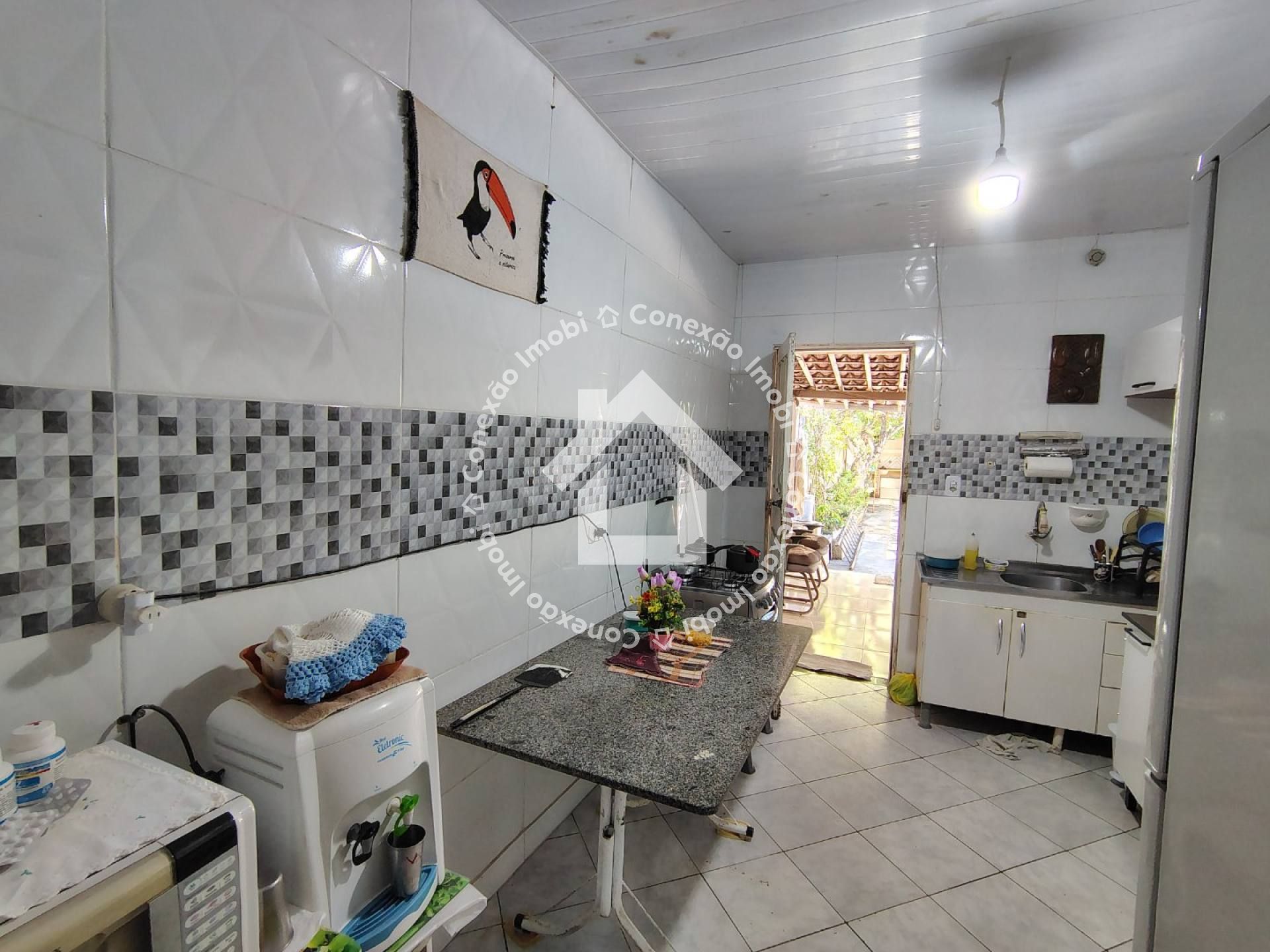 VENDE-SE casa com quintal no Bugio