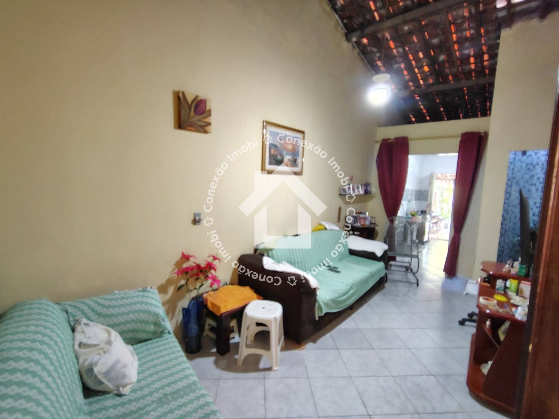 VENDE-SE casa com quintal no Bugio