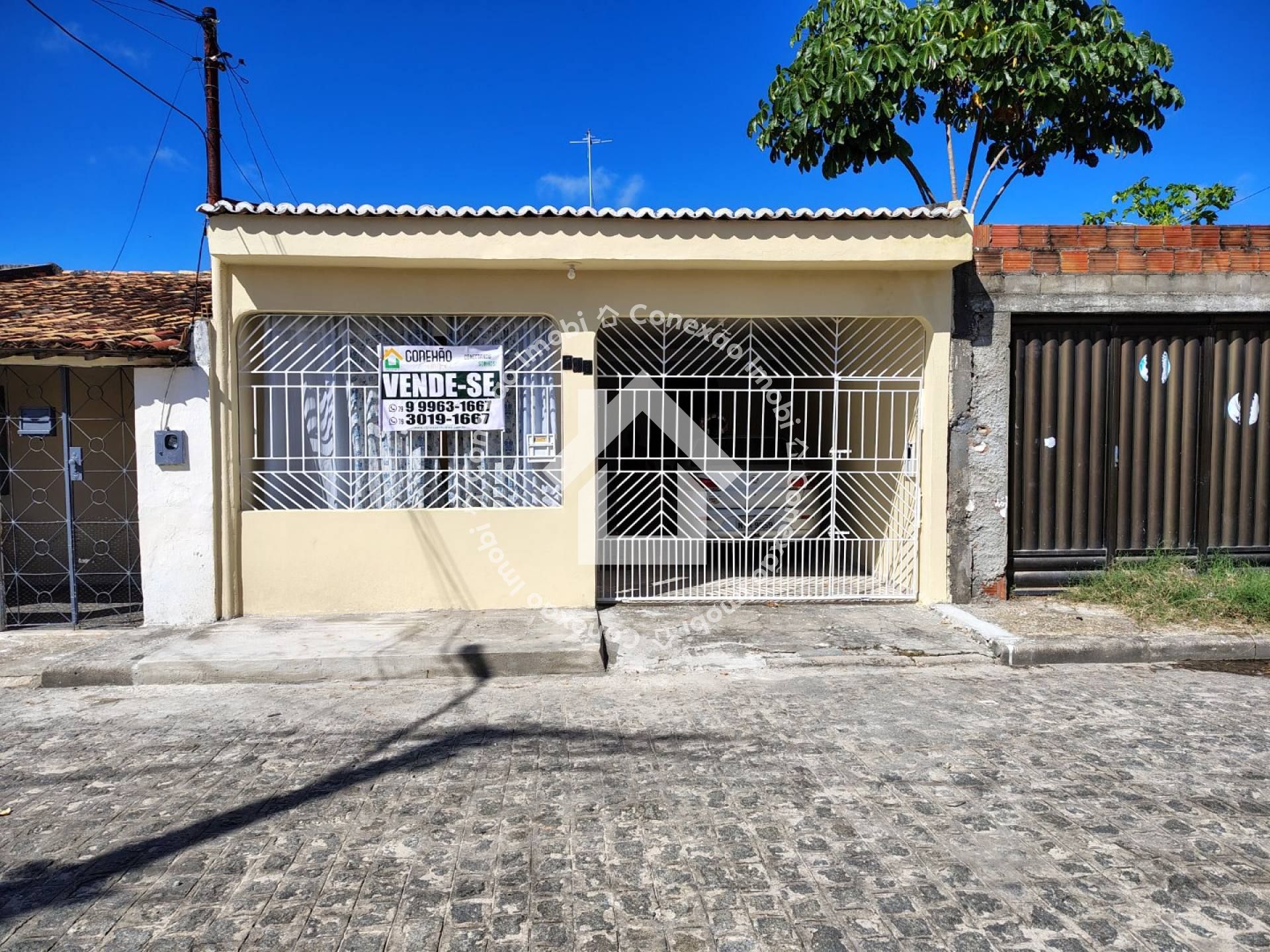 VENDE-SE casa com quintal no Bugio