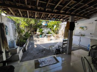 VENDE-SE casa com quintal no Bugio