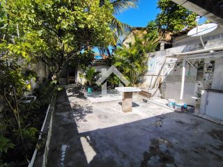 VENDE-SE casa com quintal no Bugio