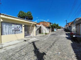 VENDE-SE casa com quintal no Bugio
