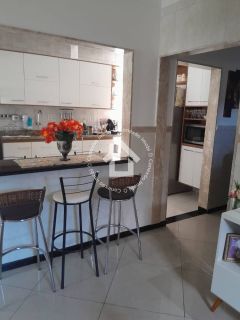 Vende-se casa com 5 quartos no Inácio barbosa