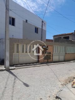 Vende-se casa com 5 quartos no Inácio barbosa