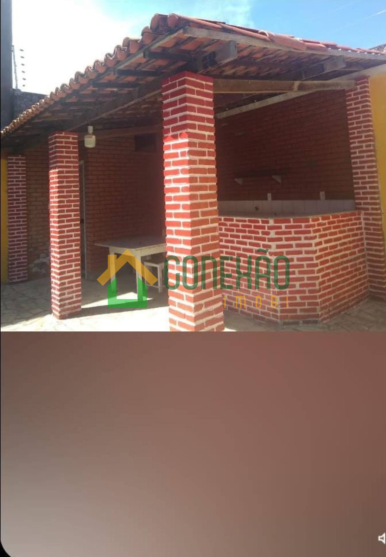 Vende-se casa no Bairro Aeroporto FOTOS COM BORDA