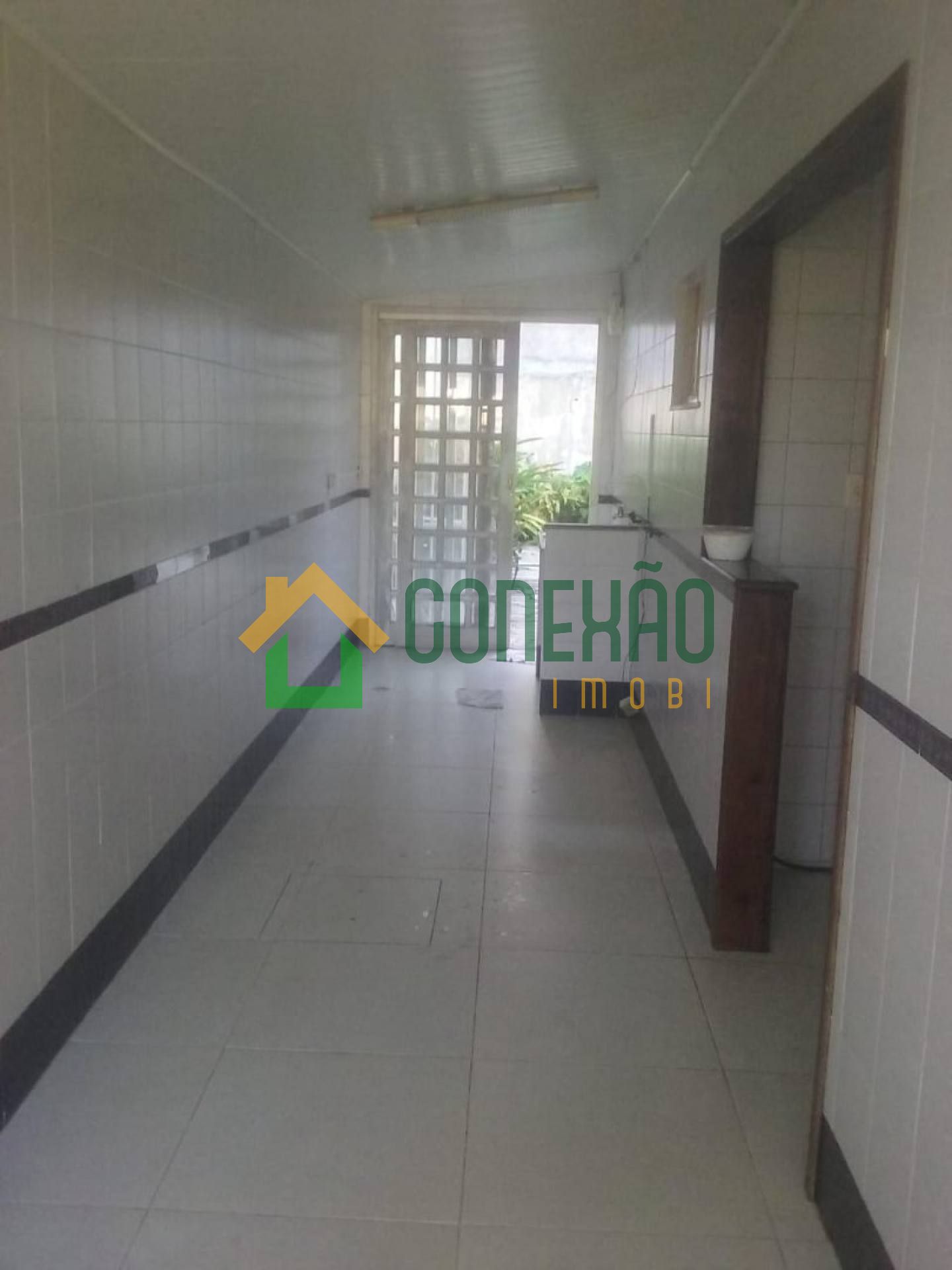 Vende-se casa no Bairro Aeroporto FOTOS COM BORDA