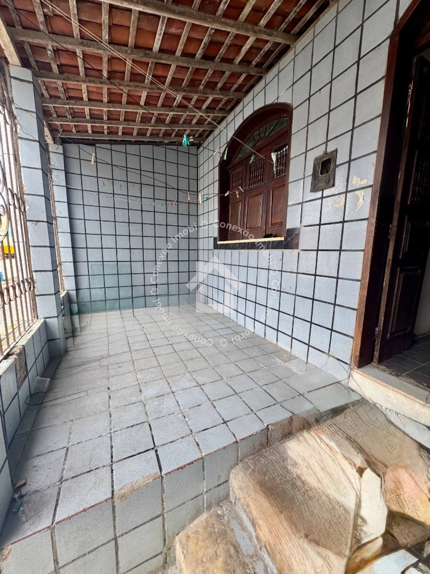 Vende-se casa no centro de Laranjeiras