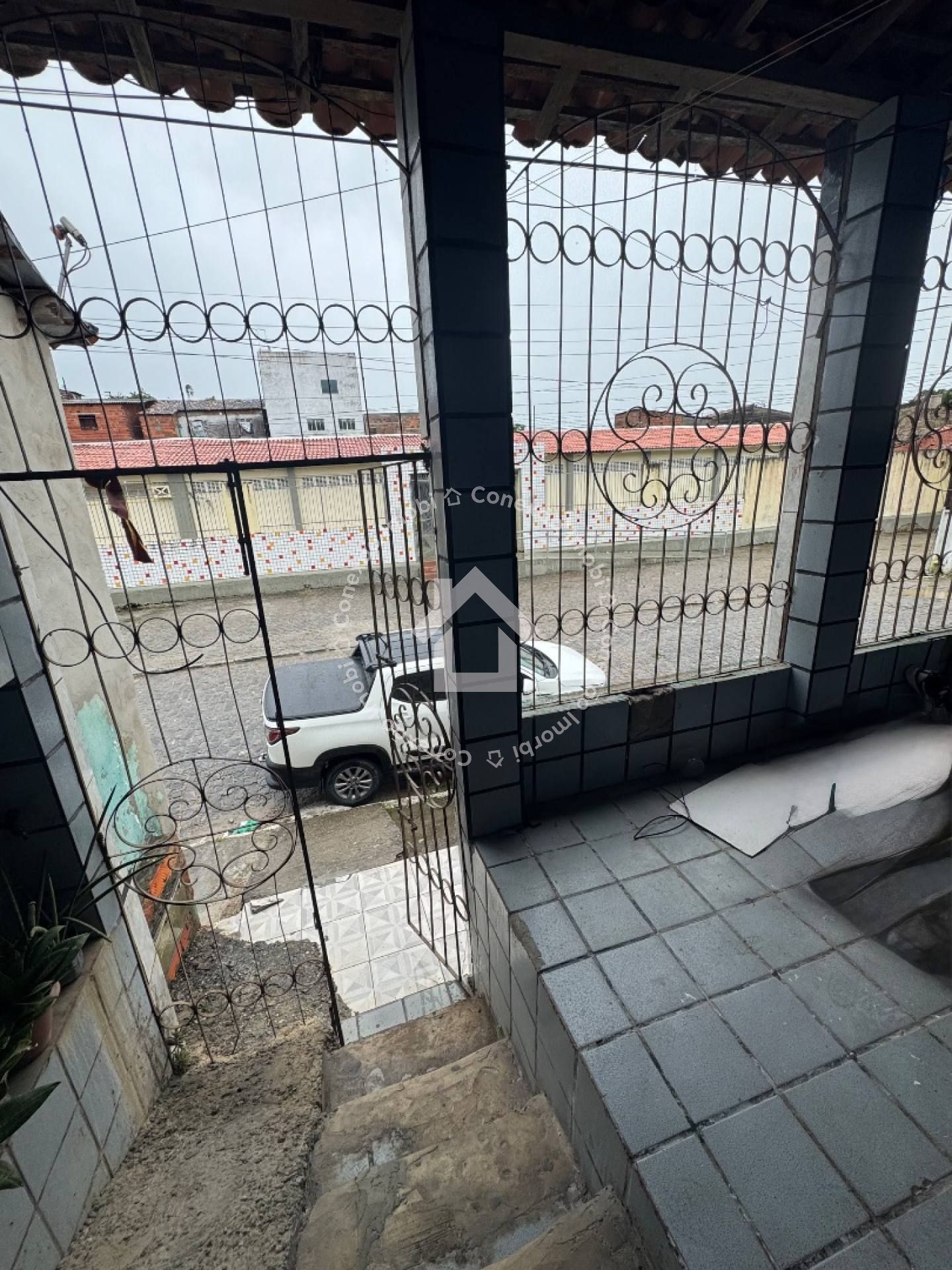 Vende-se casa no centro de Laranjeiras