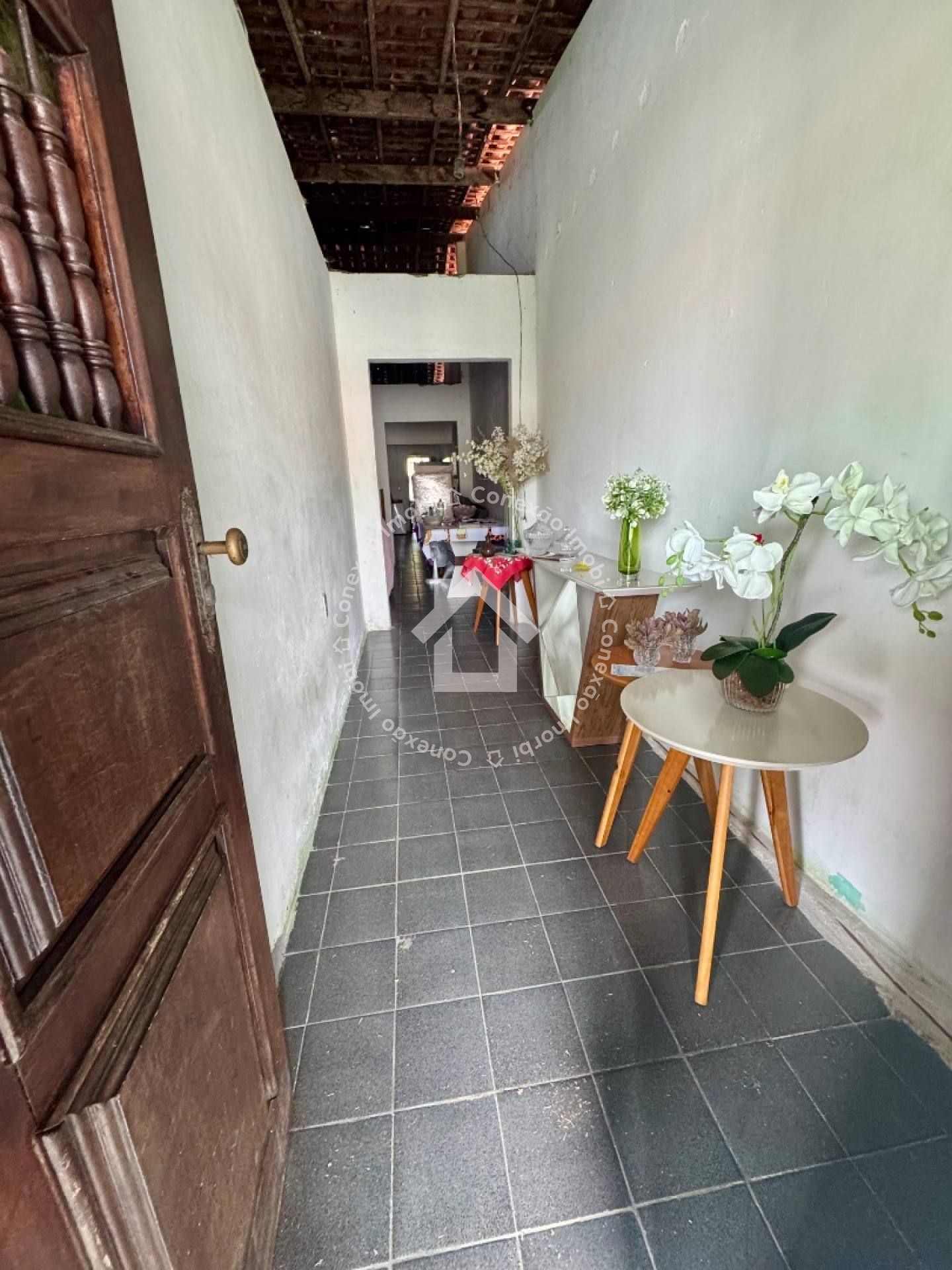 Vende-se casa no centro de Laranjeiras