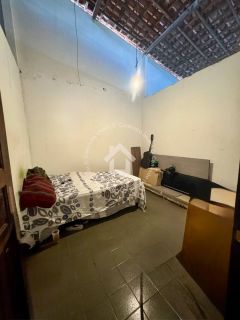 Vende-se casa no centro de Laranjeiras