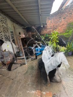 Vende-se casa no centro de Laranjeiras
