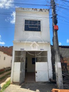Casa de dois pavimentos à venda - Bairro Lamarão