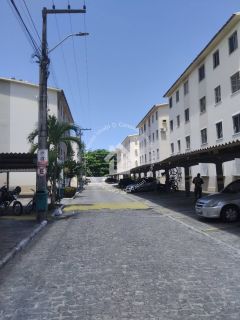 Vende-se apartamento no CONDOMÍNIO PRAIAS DO FORTE com 03 quartos no bairro Farolândia