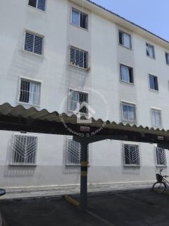 Vende-se apartamento no CONDOMÍNIO PRAIAS DO FORTE com 03 quartos no bairro Farolândia