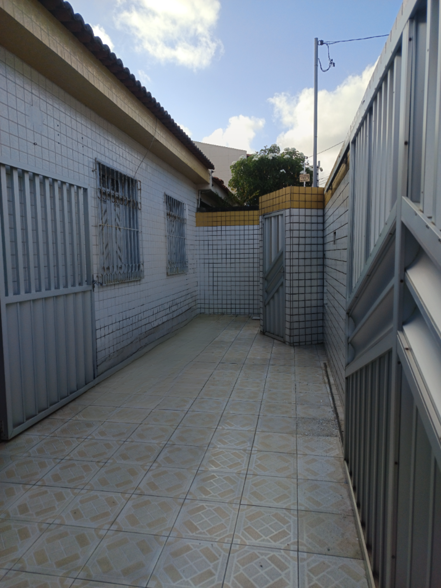 Casa à venda no Bairro Luzia - 3 Quartos, 1 Suíte