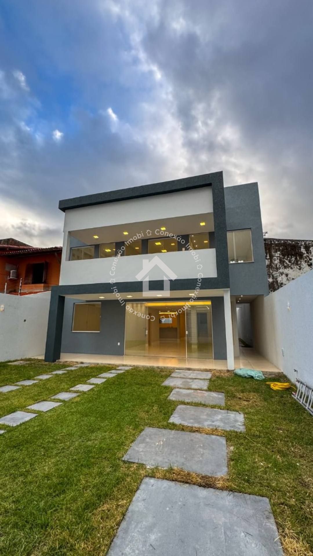 Casa Alto Padrão no Atalaia – Conforto, Lazer e Excelente Localização