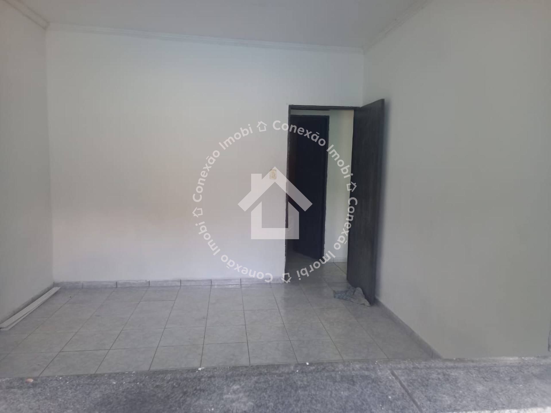 Casa à venda no Marivan | 2 Quartos, Reformada