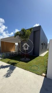 Casa com piscina à venda no CONDOMÍNIO SOL E PRAIA | Pé na areia com 3 quartos