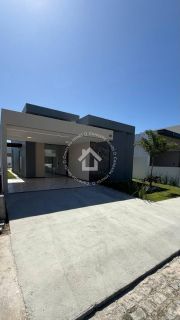 Casa com piscina à venda no CONDOMÍNIO SOL E PRAIA | Pé na areia com 3 quartos