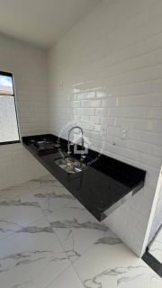 Casa com piscina à venda no CONDOMÍNIO SOL E PRAIA | Pé na areia com 3 quartos