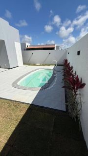 Casa com piscina à venda no CONDOMÍNIO SOL E PRAIA | Pé na areia com 3 quartos