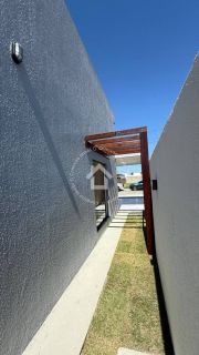 Casa com piscina à venda no CONDOMÍNIO SOL E PRAIA | Pé na areia com 3 quartos