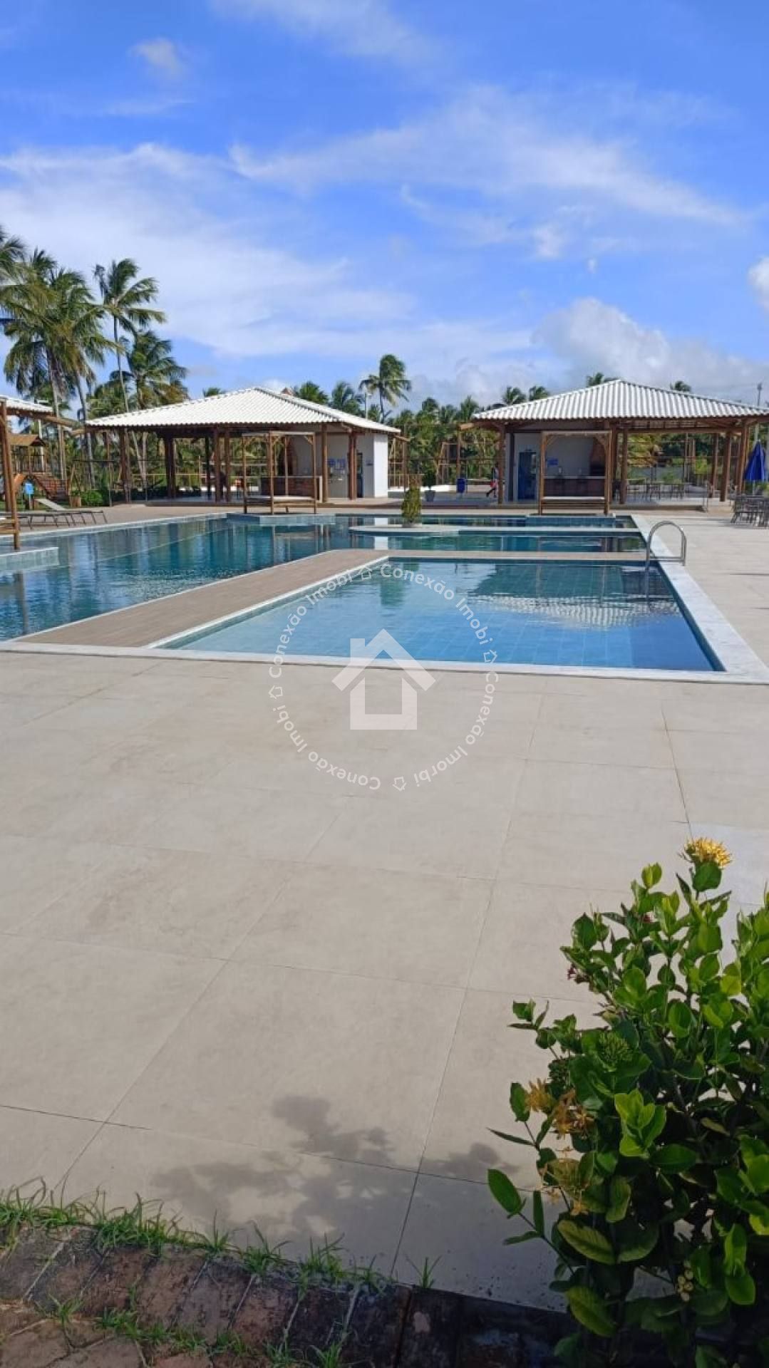 Lote de esquina à venda no Condomínio Padang Beach Residence na Barra dos Coqueiros | 215,61 m²