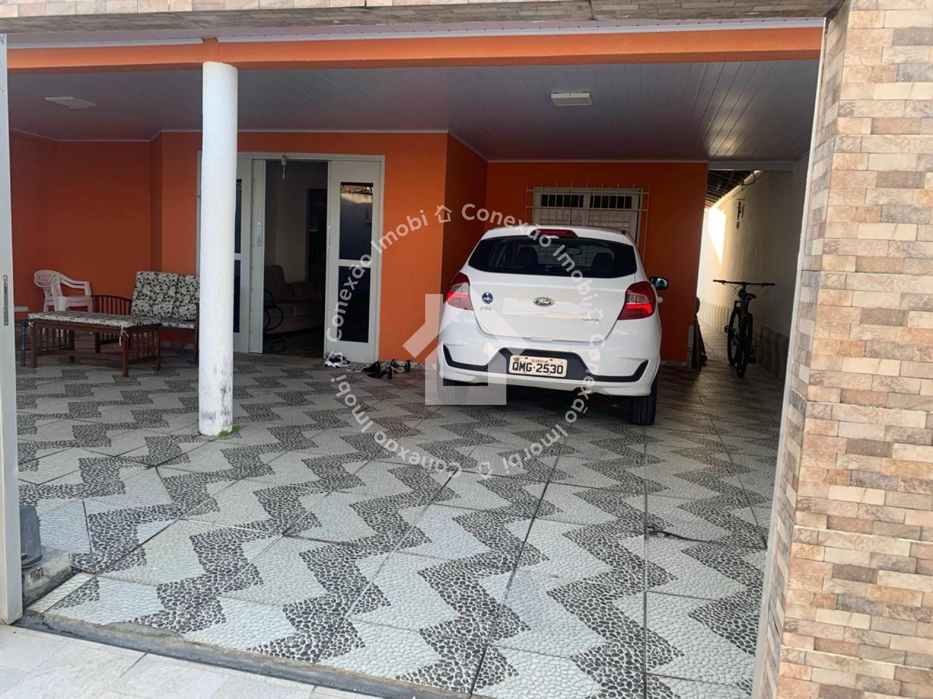 Casa à venda no Bairro Aruana | 2 Quartos, 1 Suíte