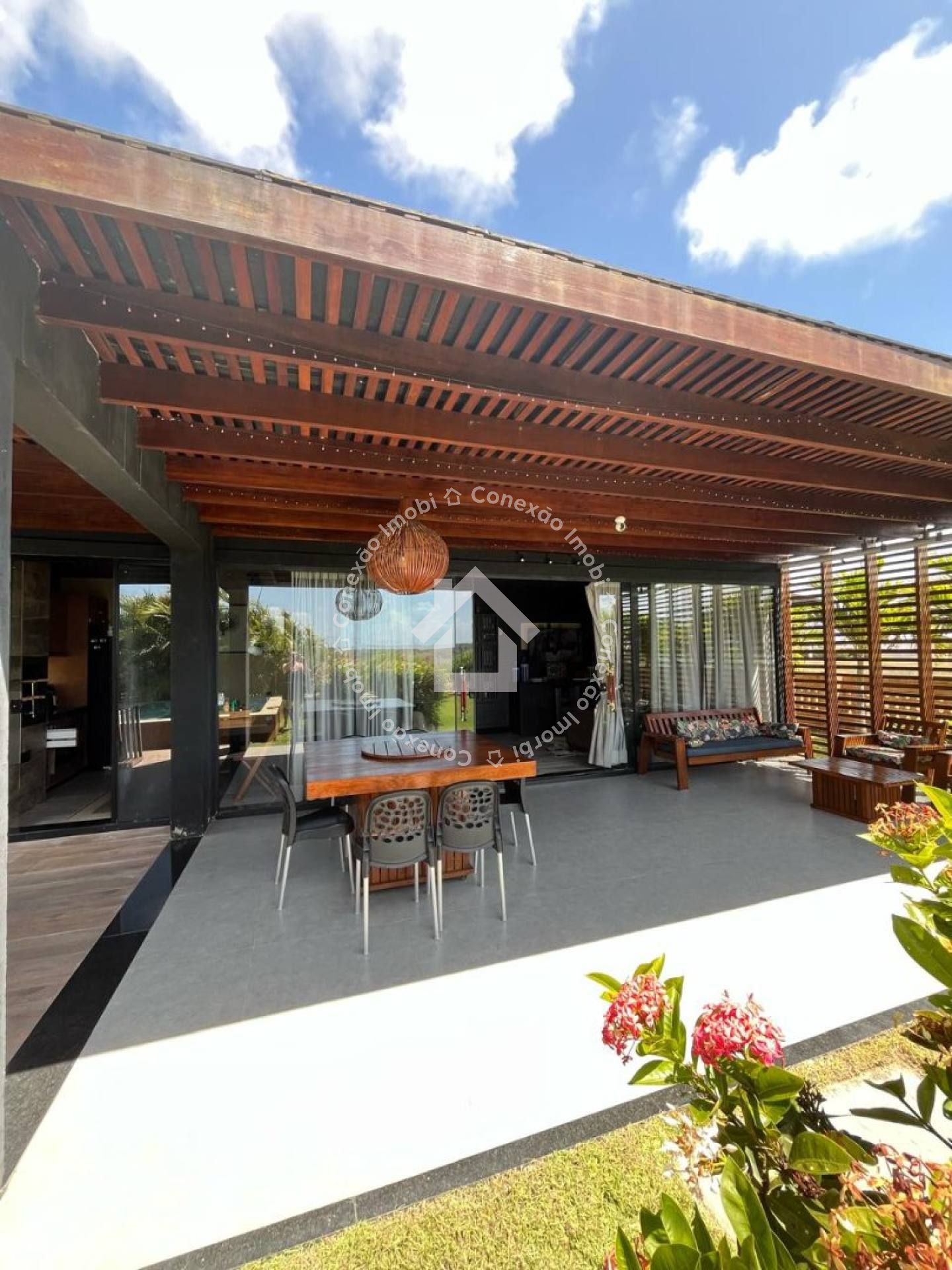 Casa à venda no CONDOMÍNIO FAZENDA REAL 1 - Próximo da praia da Caueira