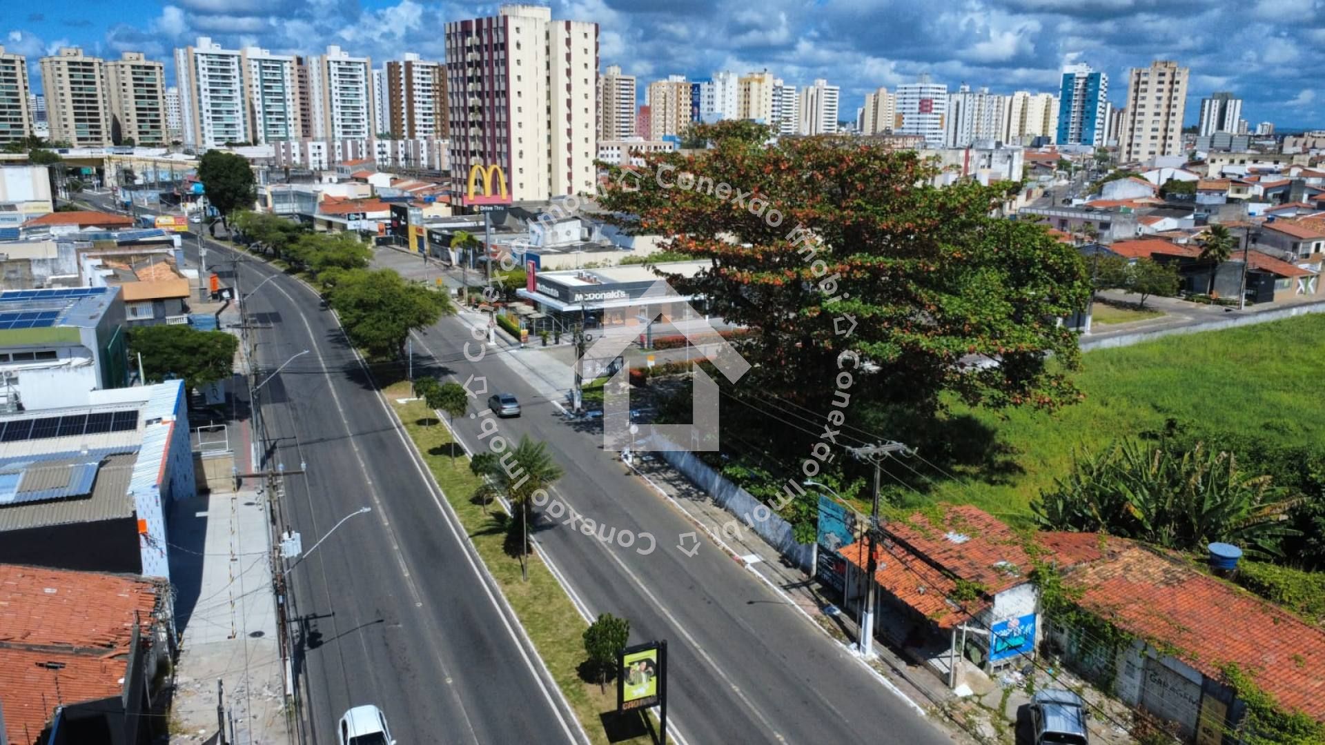 IMÓVEL COMERCIAL À VENDA EM AVENIDA MOVIMENTADA - 126 M² E 14 SALAS