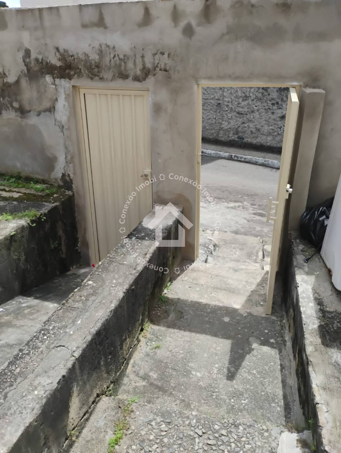 Casa à venda no 18 do forte | 4 Quartos, 2 banheiros