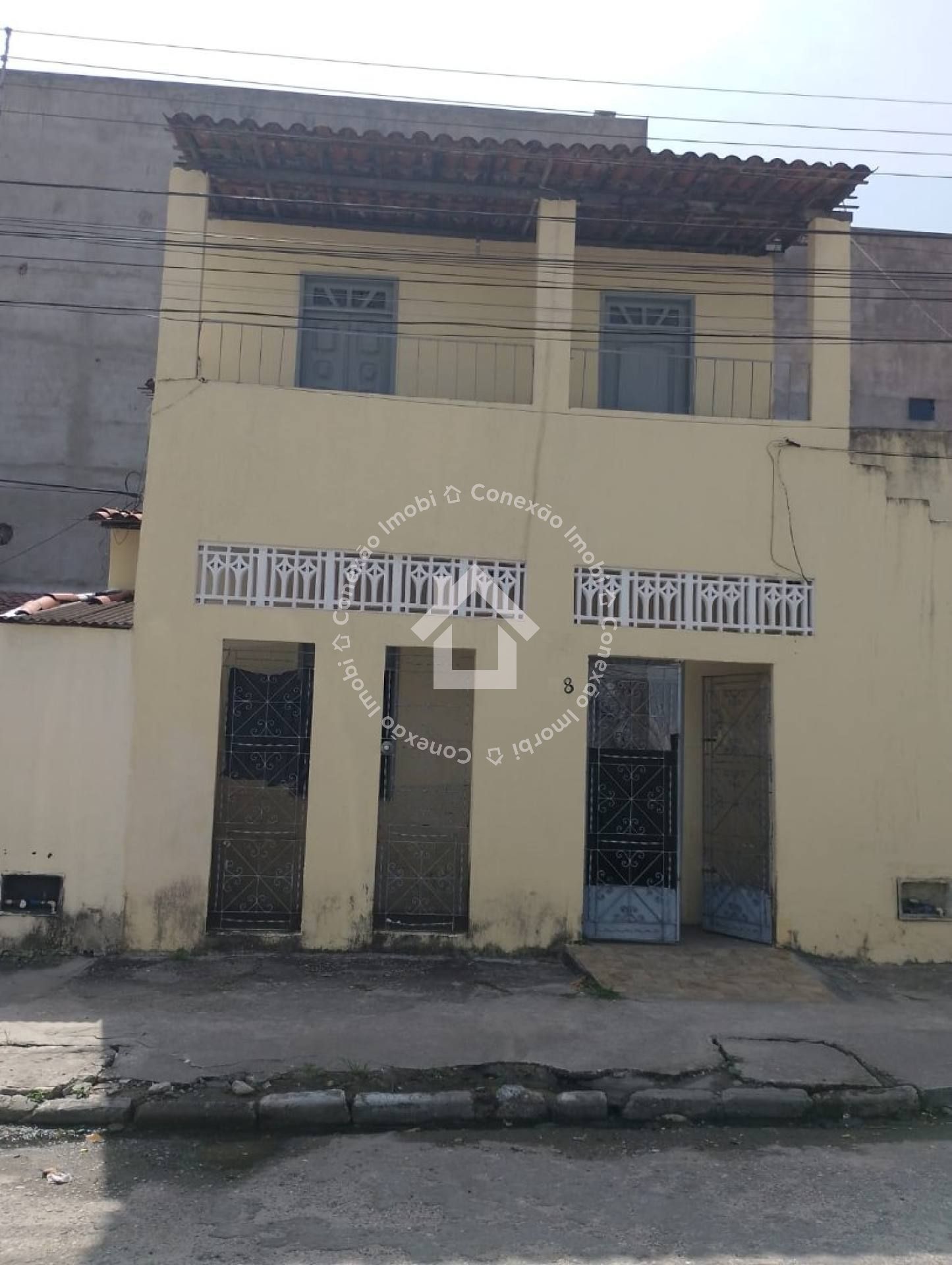 Vende-se área construída medindo 225 m² - Bairro Dezoito do Forte | 2 Quartos, 1 Suíte