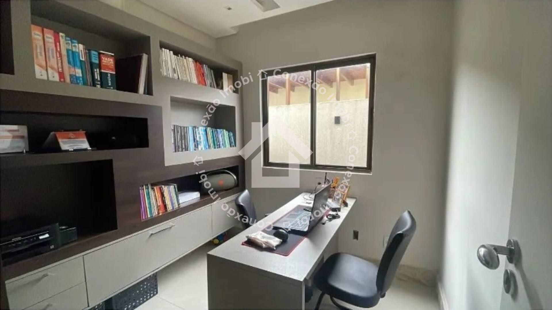 Casa  de alto padrão à venda  - Bairro aruana | 4 quartos sendo 3 suítes, 2 com closet