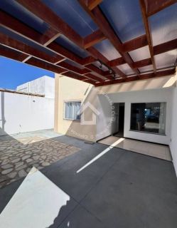 Casa à venda no Luar da Barra | 2 Quartos e Piscina