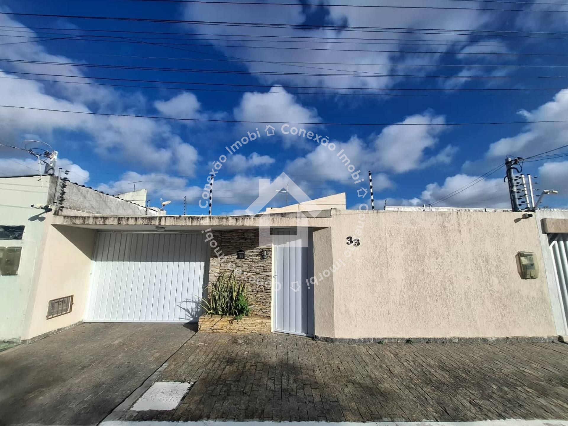 Casa à venda na Aruana | 3 Quartos, 1 Suite