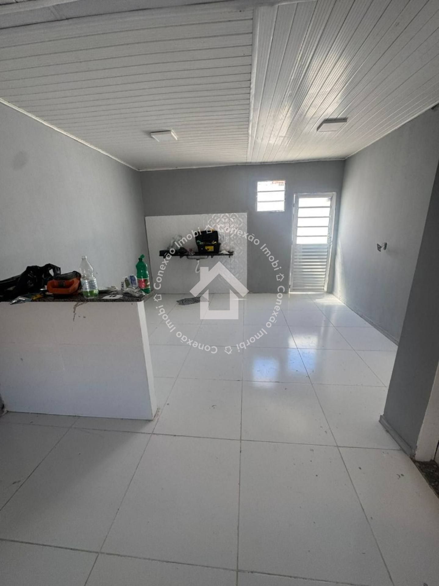 Casa à Venda no Conjunto João Alves, com 3 quartos, Frente Leste, possibilidade de financiamento sem entrada