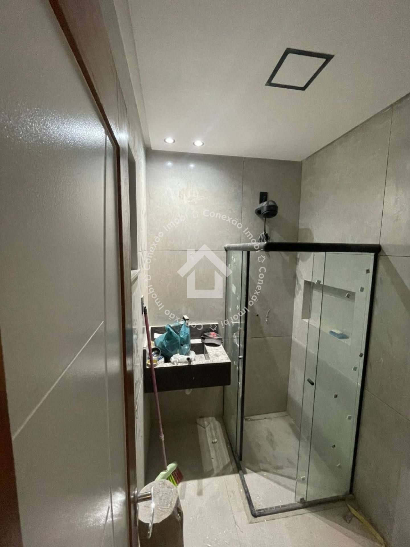 Casa à Venda no Condomínio Maluí Residence na Barra dos Coqueiros com piscina, próximo ao Lago