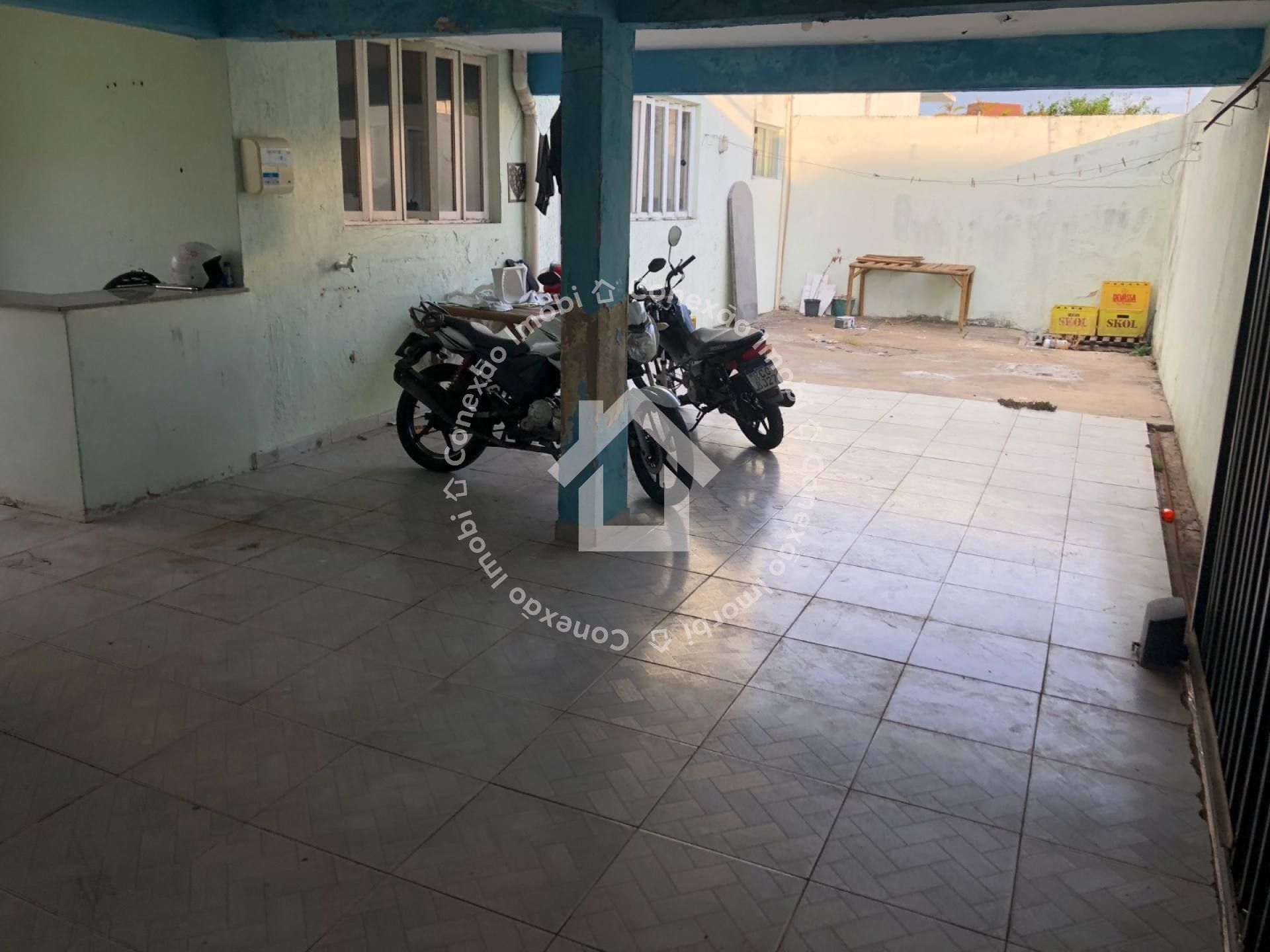 Casa no Bairro Atalaia em Aracaju | 10 Quartos, 3 Suítes, Casa de Esquina, 450m², a 3 ruas da Orla de Atalaia – Ideal para Investimento