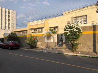 Casa Ampla de 2 Pavimentos a Poucos Minutos da Orla de Atalaia