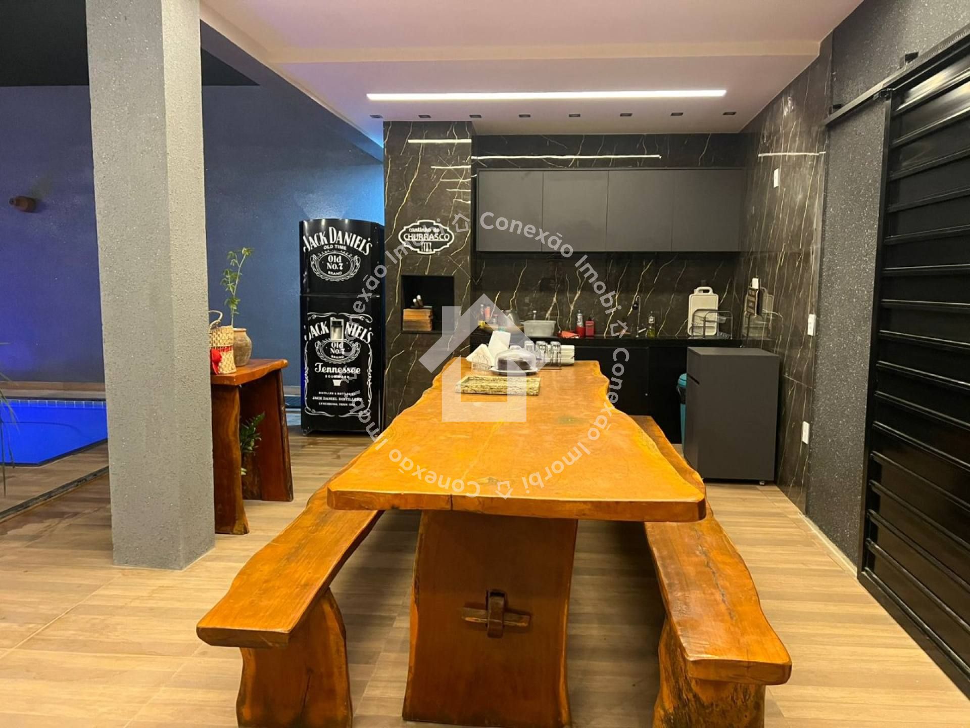 Casa de Alto Padrão - Mosqueiro | Com 4 Quartos, Piscina, Jacuzzi e Garagem para até 8 Carros