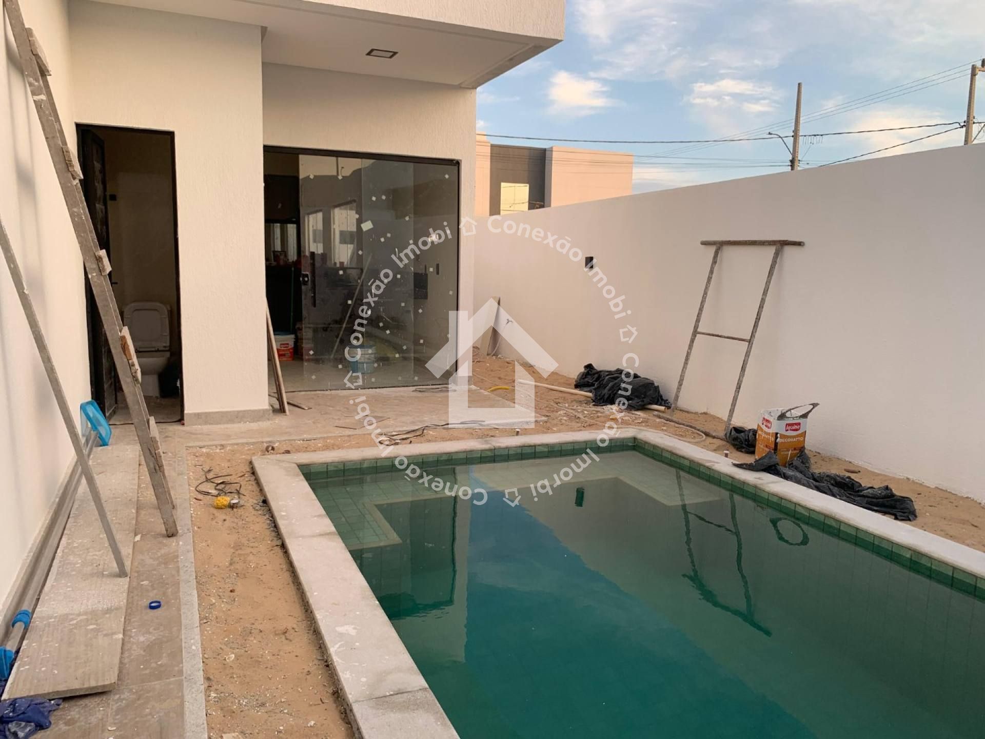 Casa à venda no Condomínio Sol e Praia na Barra dos Coqueiros | Condomínio estilo resort com acesso ao mar.