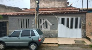 Casa Duplex à Venda na Farolândia | 3 Quartos e Rua Tranquila