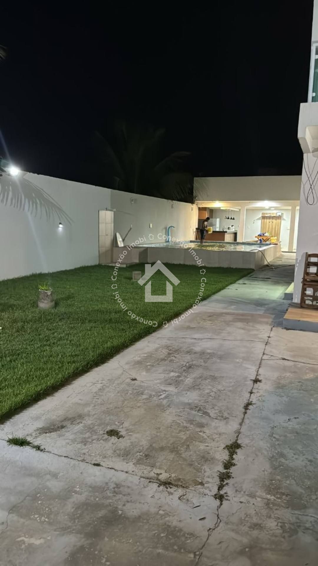 Casa à venda na Praia do Jatobá na Barra dos Coqueiros | 4 quartos e piscina