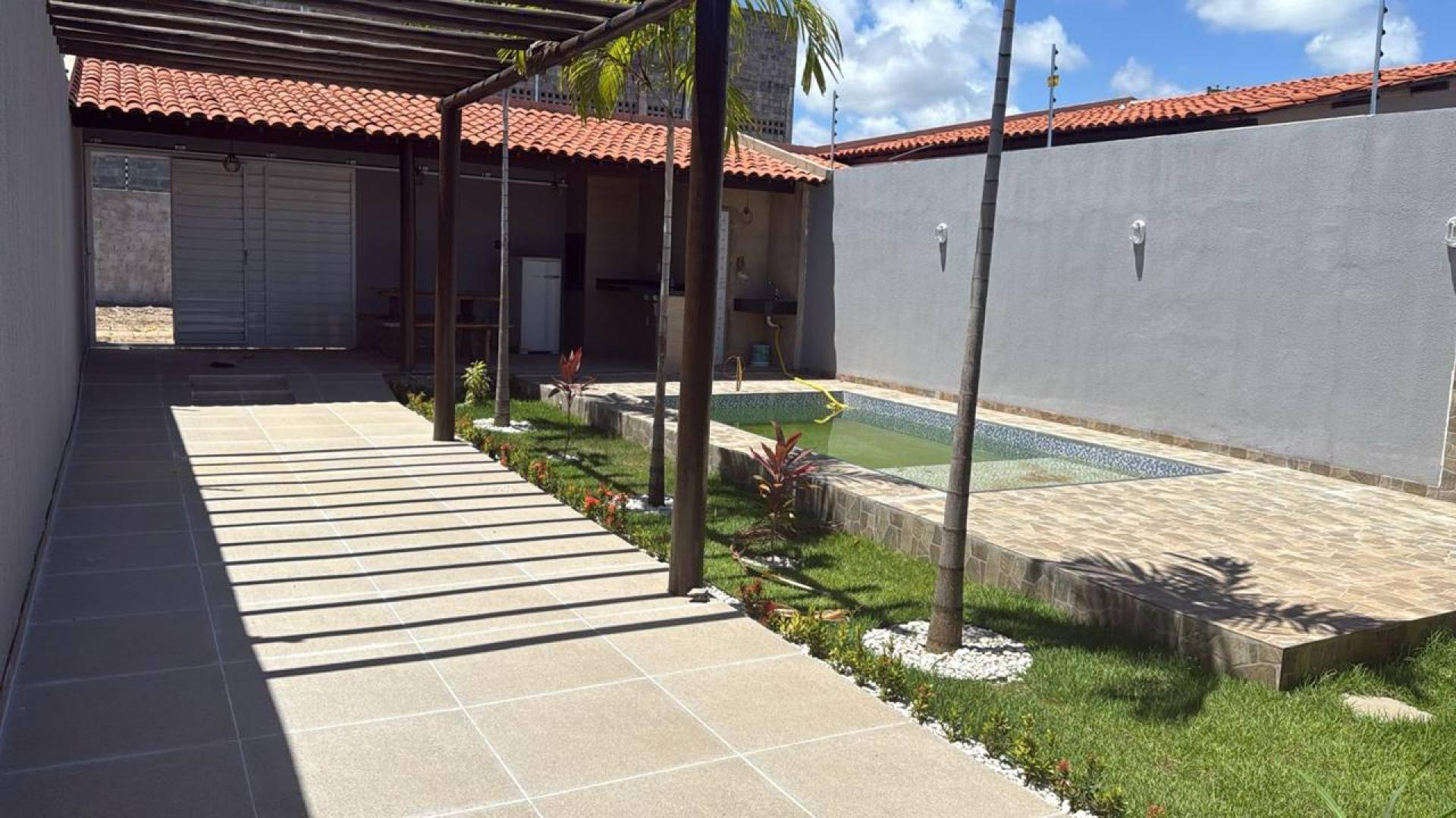 Casa à venda no Mosqueiro com piscina, 3 quartos com garagem para 3 carros - Conforto e lazer para sua família