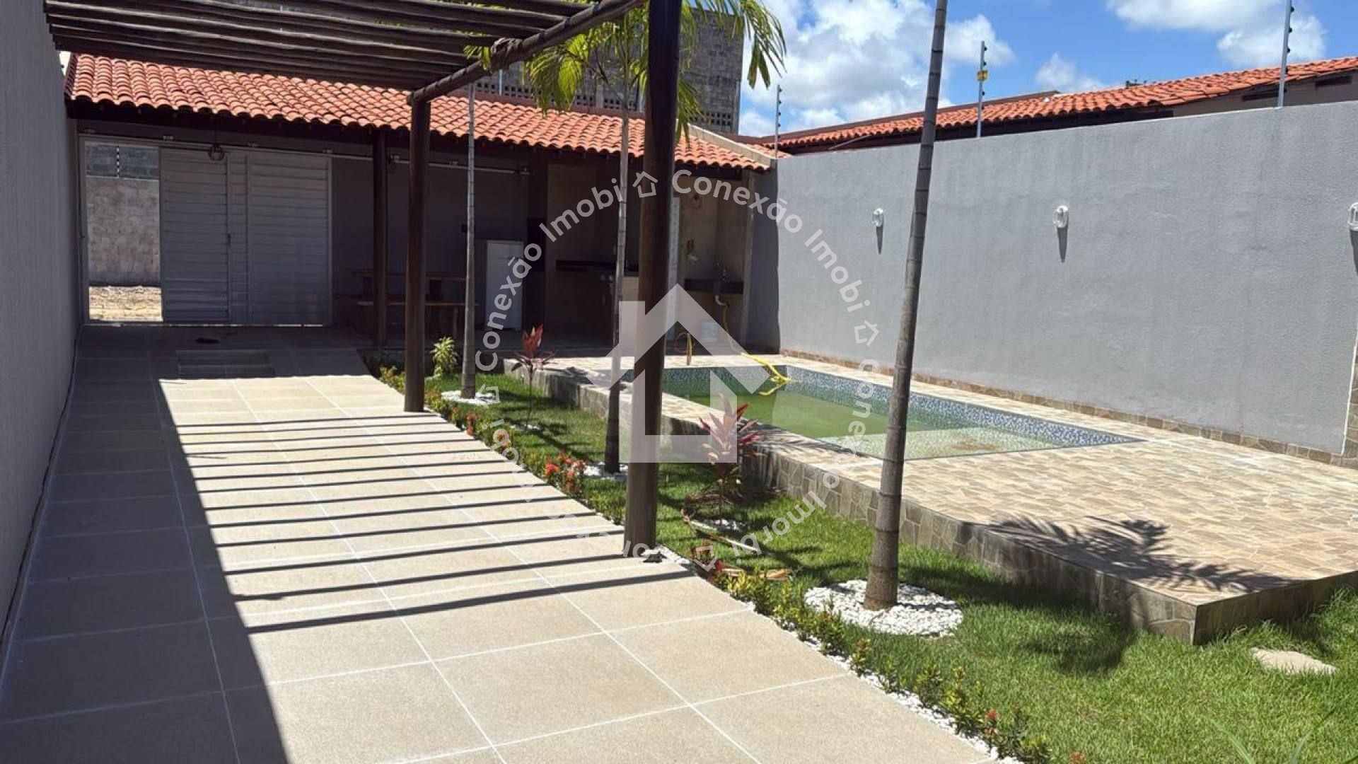 Casa à venda no Mosqueiro com piscina, 3 quartos com garagem para 3 carros - Conforto e lazer para sua família
