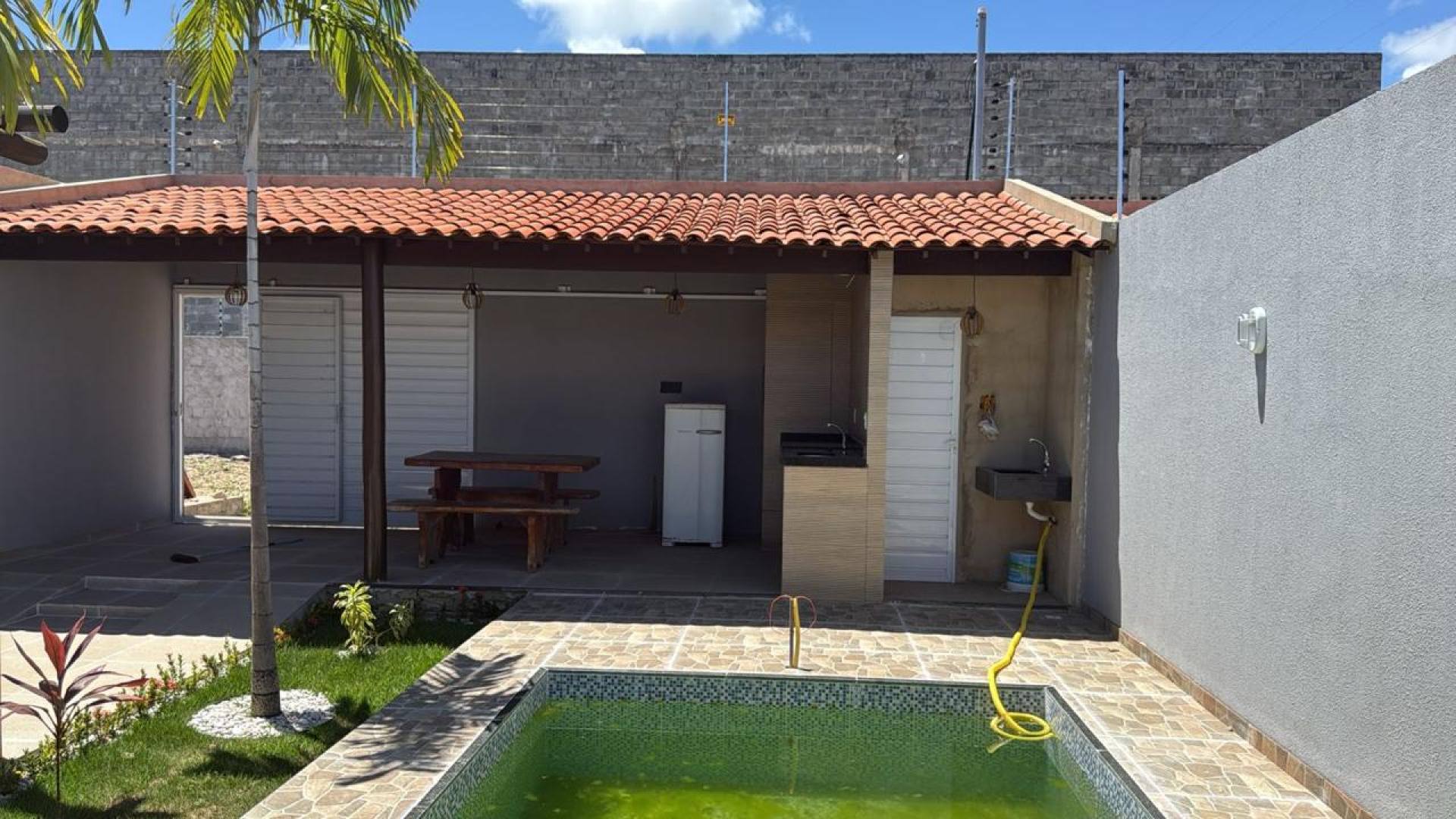 Casa à venda no Mosqueiro com piscina, 3 quartos com garagem para 3 carros - Conforto e lazer para sua família